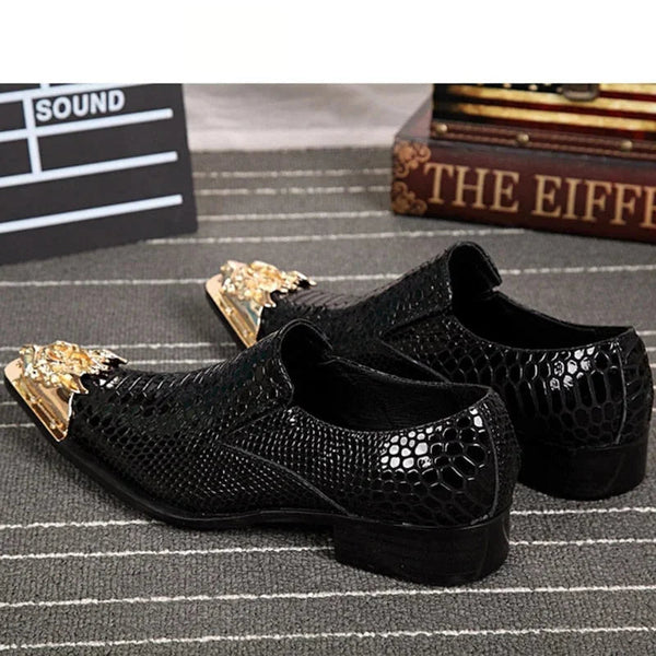 Zapatos de vestir con punta de metal en punta con textura de serpiente de cuero hechos a mano de lujo para hombres