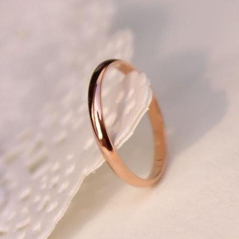 Titanium Steel Rose Gold Color Anti-Allergy Smooth Couple Wedding Ring  -  GeraldBlack.com